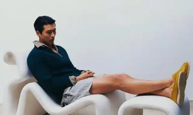 原创39岁玄彬官宣婚讯首登大片穿贴身针织衫秀壮硕胸肌梳油头超帅