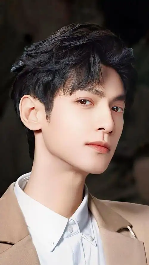 小咕每日安利#小咕今天分享是建模脸罗云熙的侧颜小合集啊,颜值高