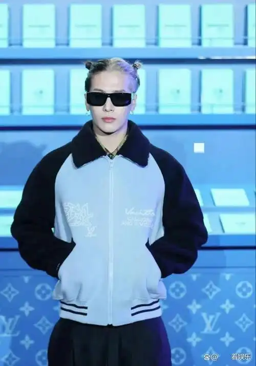 王嘉尔魅力到底有多大?只有他才敢这样大胆尝试,太炸裂了!