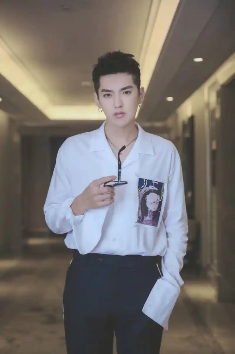 吴亦凡被刑拘,都美竹早知结果?之前发微博暗示大仇得报