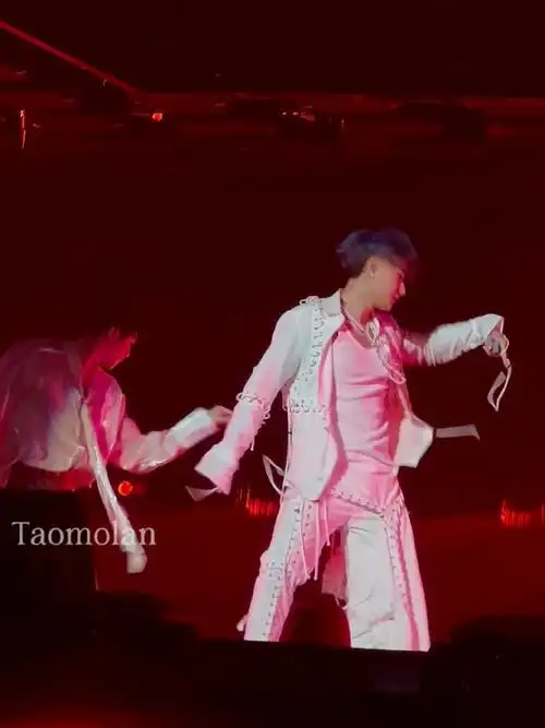 【误会】!黄子韬跳舞封神[舔屏]