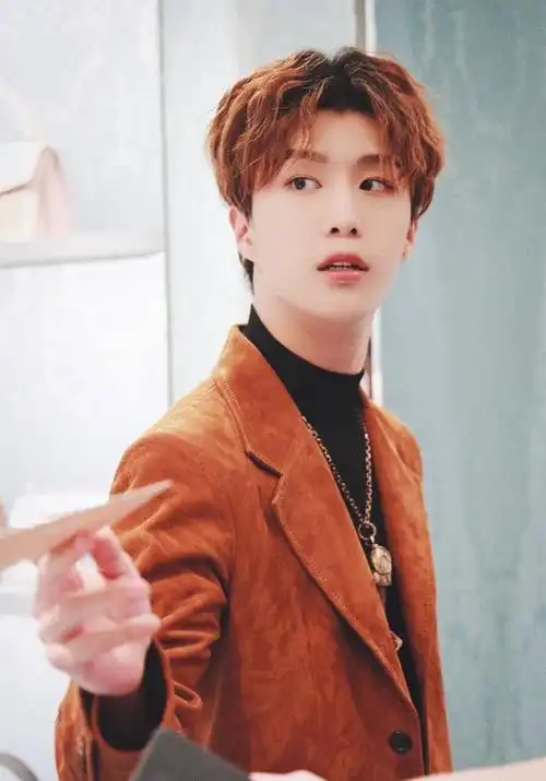 范丞丞做头发上热搜粉色配神颜粉丝直呼美出新高度