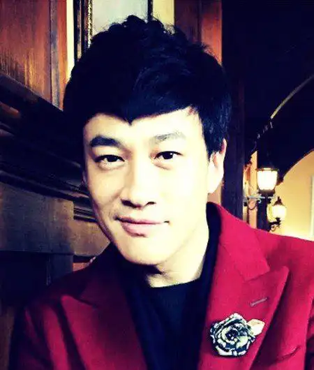 40岁成熟男人的发型何润东示范