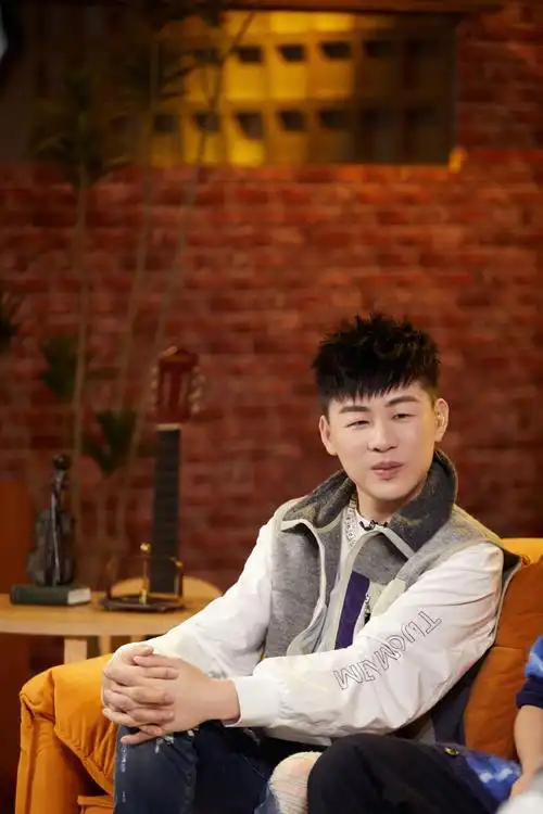 胡彦斌@伯远@kenn陈琦沅@陈伟伦陪你一起揭秘舞台背后的创作故事!#披