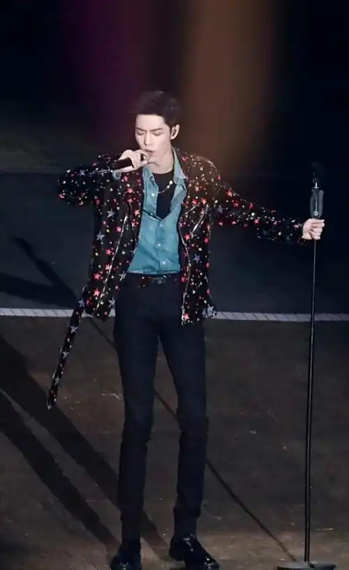 演员请就位,是一个节目,那天受到了极大关注,因为有肖战.