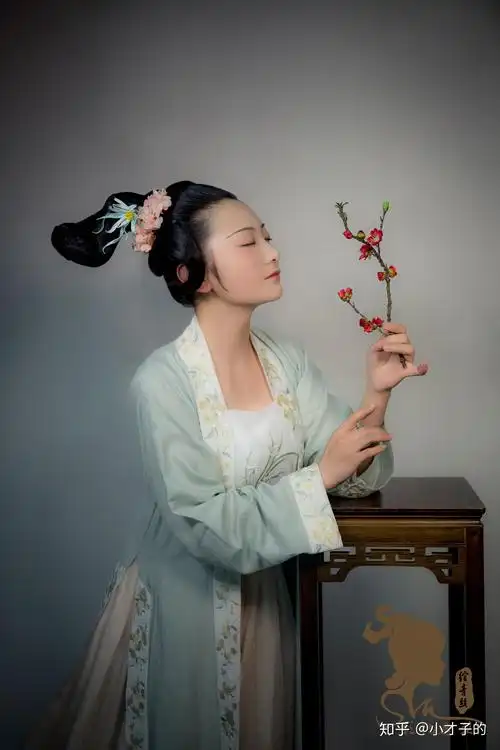 欣赏顾盼遗光彩宋代女子造型