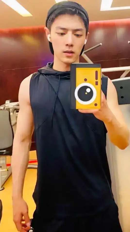 肖战 #腹肌 #禁欲系 #可狼可奶 959595 - 抖音