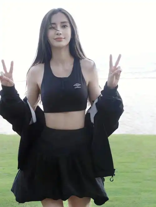 杨颖angelababy今日份美女运动穿搭