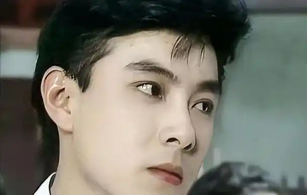 当然,除了上述几位,娱乐圈中也不乏年少时惊艳四座,然而随着岁月流逝