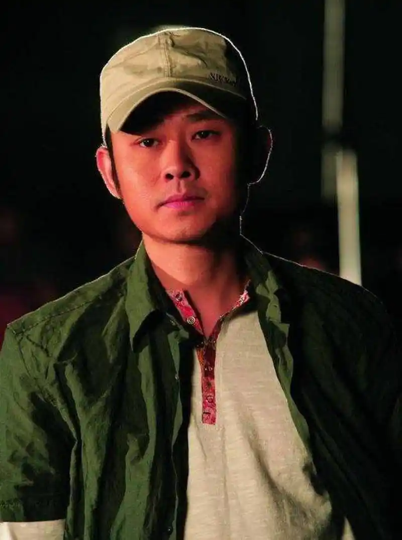 当年,刀郎的妻子杨娜生下女儿才40天,就丢下女儿离开了,刀郎嚎啕大哭