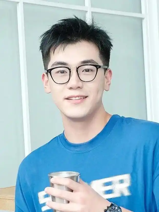 男生清爽短发.男生"两边推短"发型干净帅气色 短发很简单 清 - 抖音