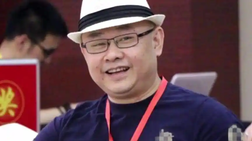 45岁刀郎近照曝光 脸圆体胖中年发福失星味