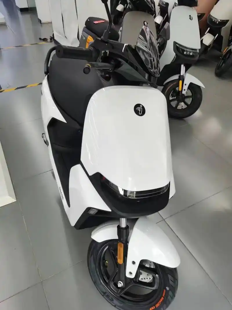 九号真智能电动车 m95c白色.远航者,机械师的前脸,n系列 - 抖音