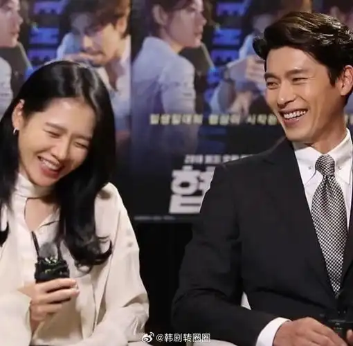 玄彬每次看孙艺珍的眼神都非常温柔,眼里只有她,在我看来,世间万物都