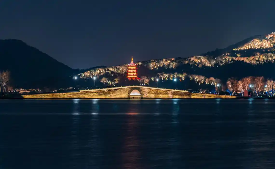 杭州西湖夜景横图