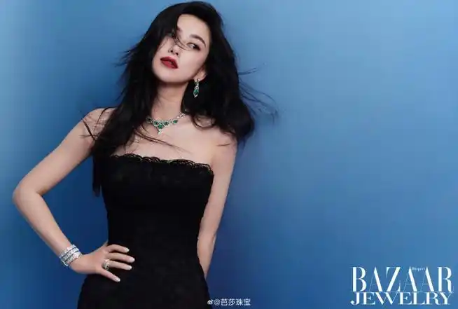 很多人对@朱珠zhuzhu的第一印象,是"全球最美面孔",是美艳浓颜,恣意