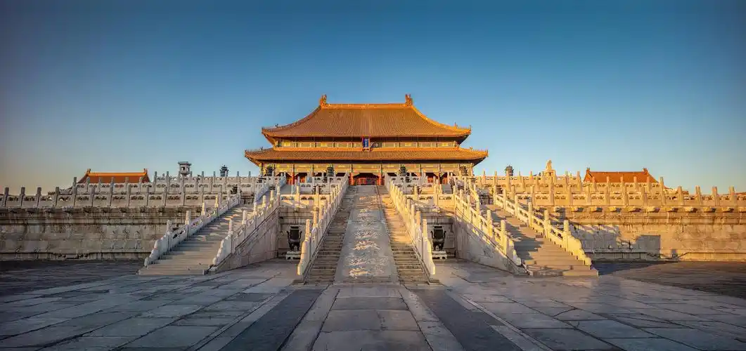 p>宫殿是帝王处理朝政或宴居的建筑物,宫殿是帝王朝会和居住的地方