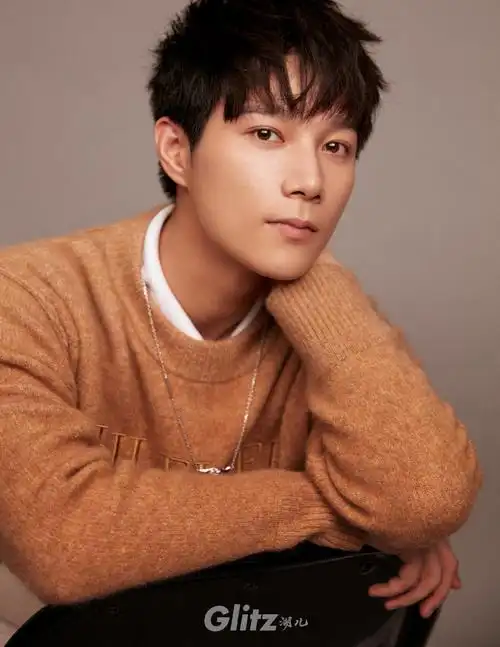 简介:杨廷东酷帅有型写真图片,分享一组杨廷东图片给大家,图中的明星