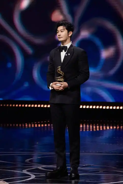 老粉都没认出黄晓明