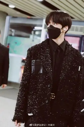 新人杀手 请姐姐们多指教#刘耀文机场饭拍