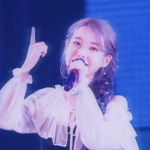 iu头像