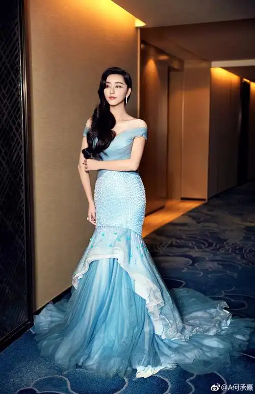 太像了吧!小范冰冰拍酒店大片神似本尊