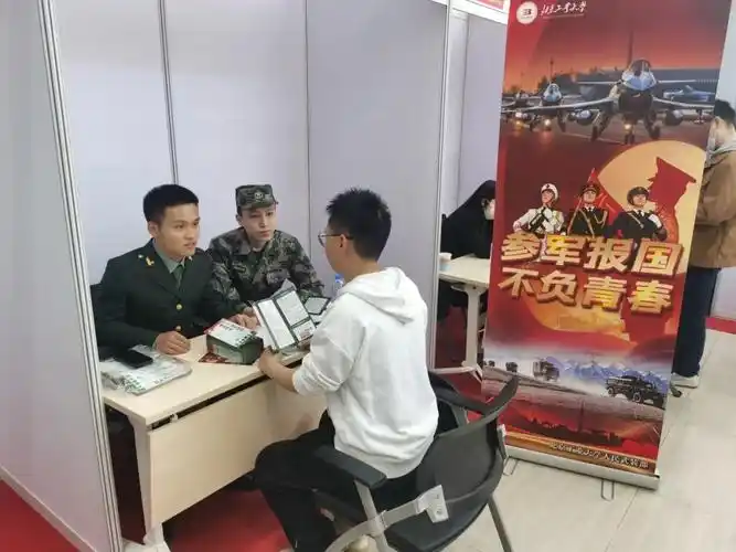 "这身军装,我要穿一辈子!"他是"四有"优秀士兵,北工大王兴