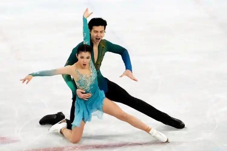 中午12点的花滑表演滑都有谁出场顺序公布