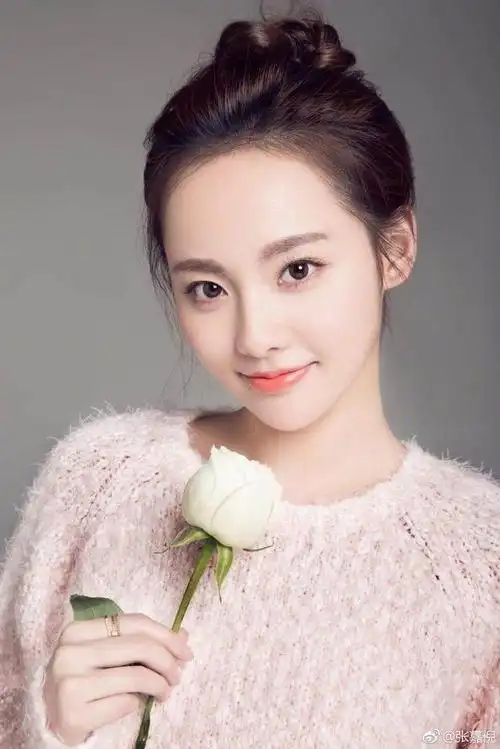 祝绪丹是杨幂工作室的吗 祝绪丹和张嘉倪好像对比图