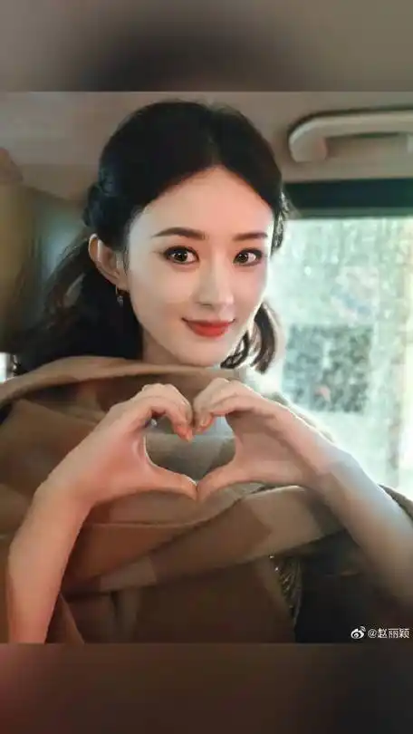 赵丽颖发博晒比心照,新剧《与凤行》大家都看了吗,你觉得怎么样?