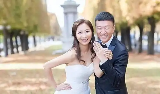 值得一提的是,在步入马骏迪的世界前,他曾与女星丁嘉丽结缘,她曾公开