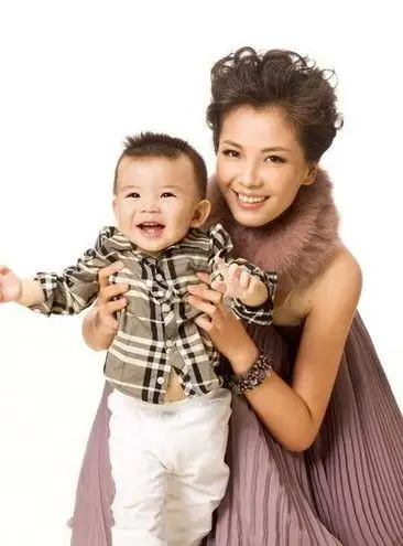 阔太刘涛私密温馨家庭写真曝光 儿女双全秀幸福