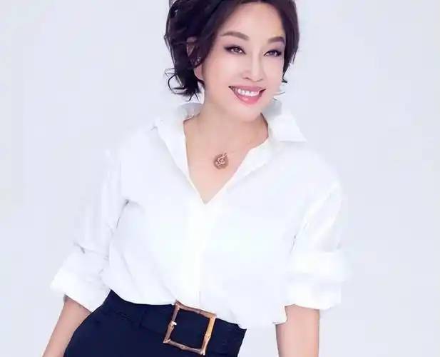 网曝刘晓庆最新照片精致容颜令人难以置信画皮还是妖怪