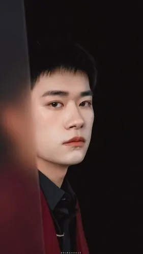 易烊千玺 "微醺 酒红" cr.被猫蛊了