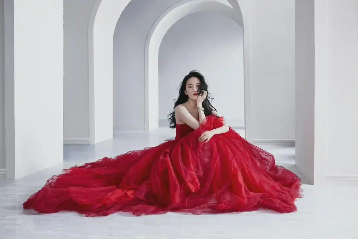 刘亦菲 红色婚纱大片 代表作品 梦华录,去有风的地方,花木兰,功夫之王