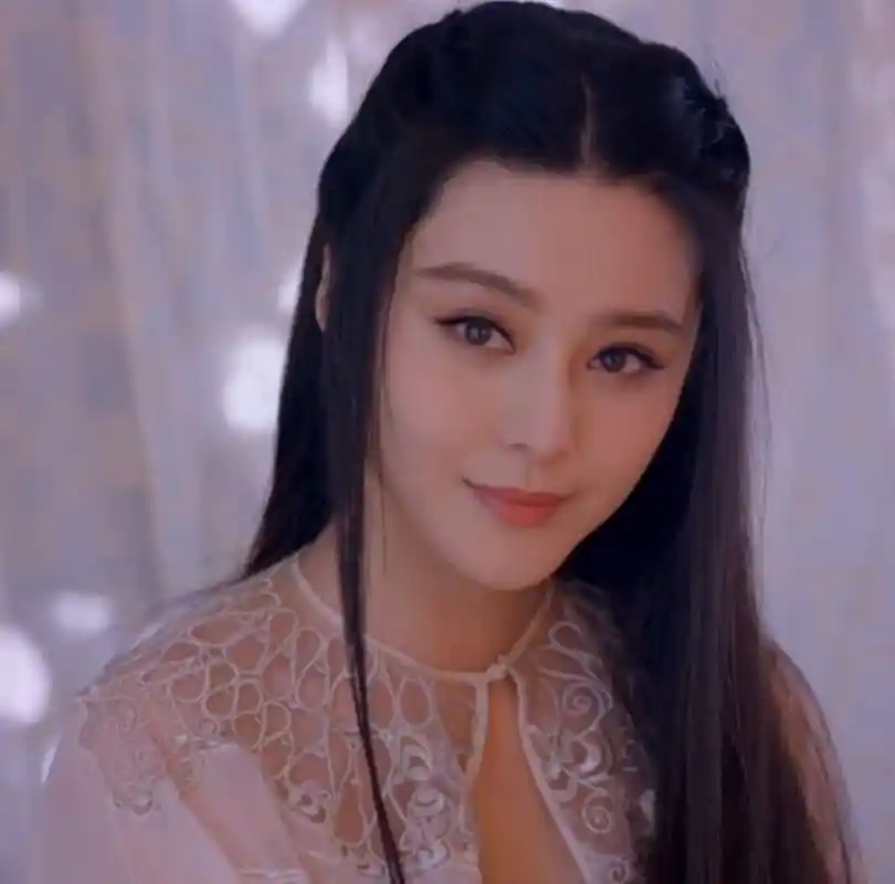 范冰冰突然发文 努力坚强的活着 网友称:与平时发的套路不太一样