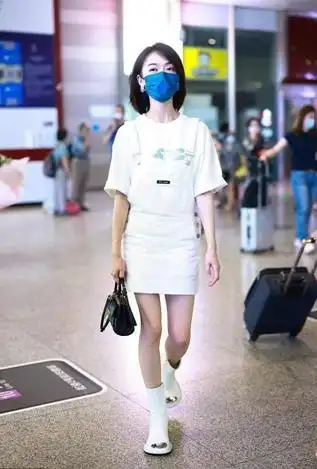 吴谨言穿搭_吴谨言超短裤-51词典网