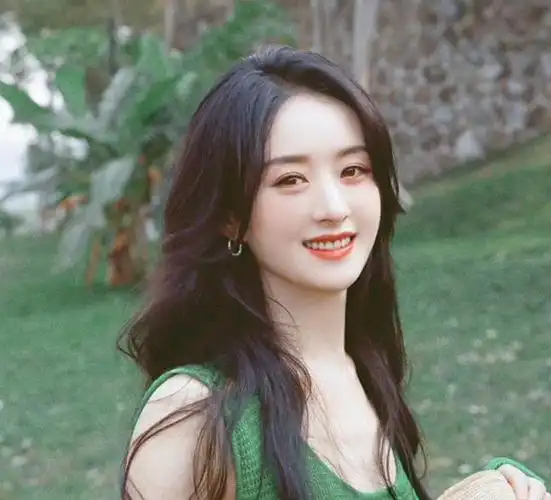 袁冰妍撞脸赵丽颖,《琉璃》曾经让她爆火,但现在却一落千丈