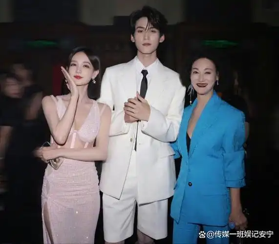 85花杨幂和杨颖比美红毯造型,最大赢家之一却是李一桐——引言.