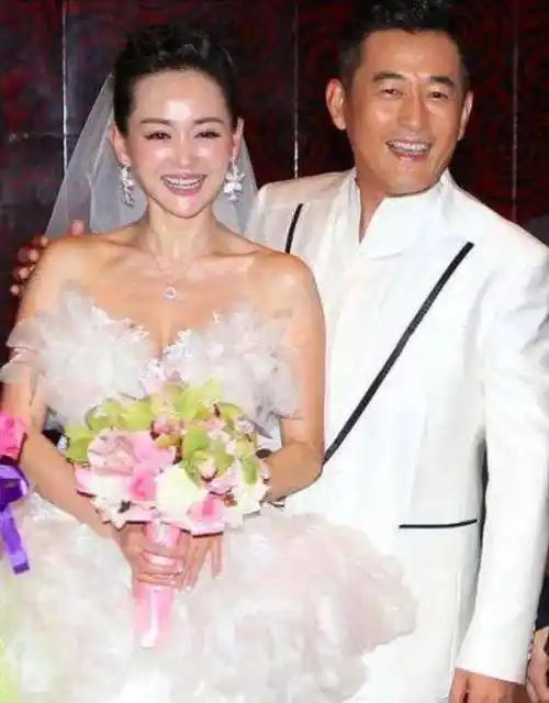 王志飞的前任比他小16岁,现任比他小15岁,他的故事太不一般了_张歆艺