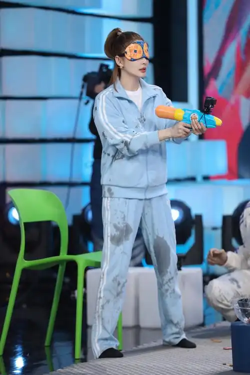 飒姐来袭张雨绮快乐大本营主持自嗨楼更第二期