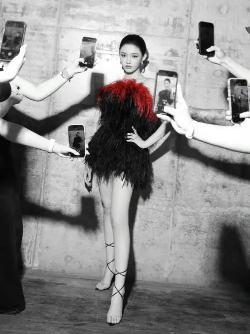 林允 绑腿一字带高跟凉鞋 美jio丫