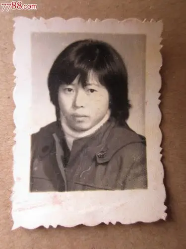 有齿边,相关题跋,单张,无底片, 简介: 此批上传的美女全是从80年代