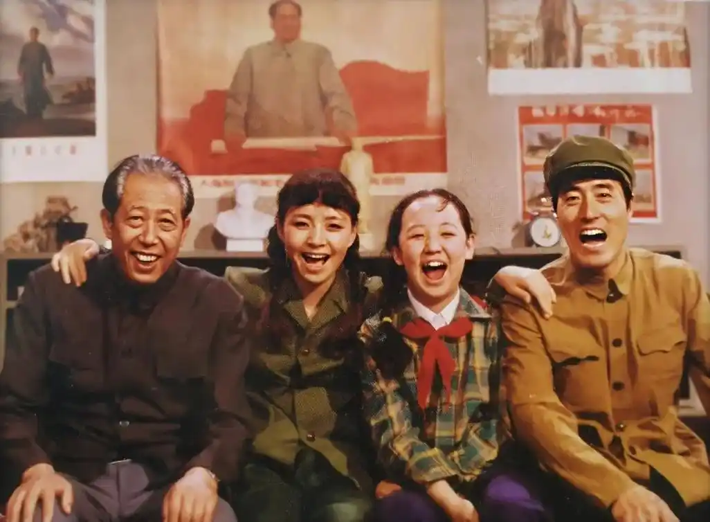 《我爱我家》由英达导演,文兴宇,宋丹丹,杨立新,关凌主演,是一部家庭