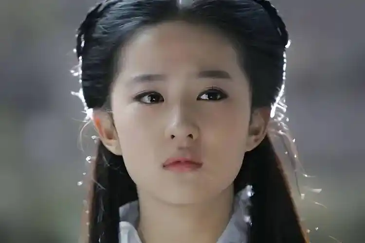 刘亦菲爆读书时没人追照片发出后,网友表示心里想想都是一种亵渎