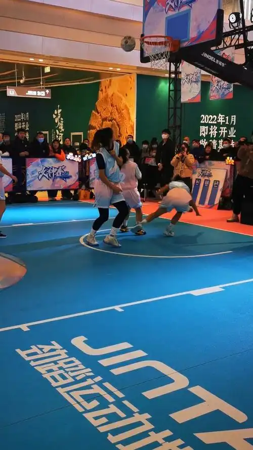 路人王女神赛石一童折枝桂冠劲踏运动地板路人王篮球路人王女神赛