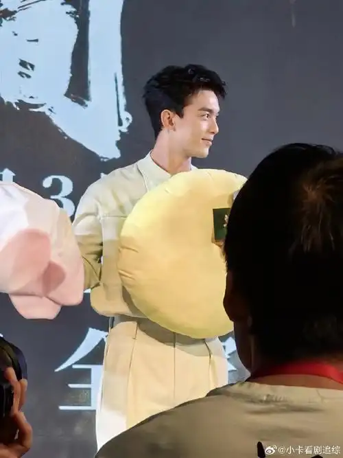 吴磊木莲项链##吴磊戴的木莲