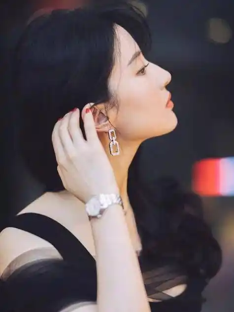 收视连拿14天冠军,中纪委人民网纷纷点赞,赵丽颖新剧"王炸"_勇气_观众