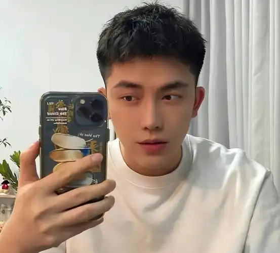 男生少年感发型不烫不染碎发易打理