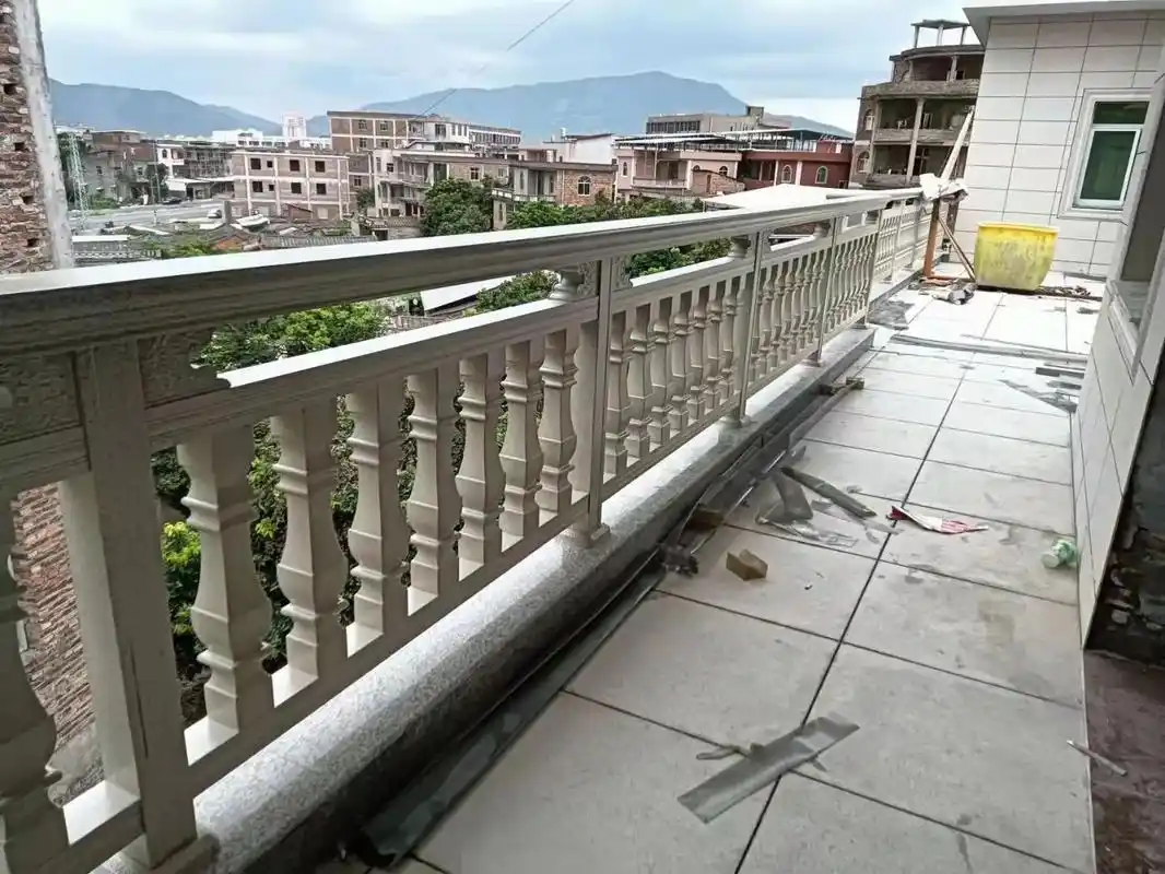 阳台护栏效果图  铝扶手  阳光雨棚 铝艺一站式服务  打造 - 抖音